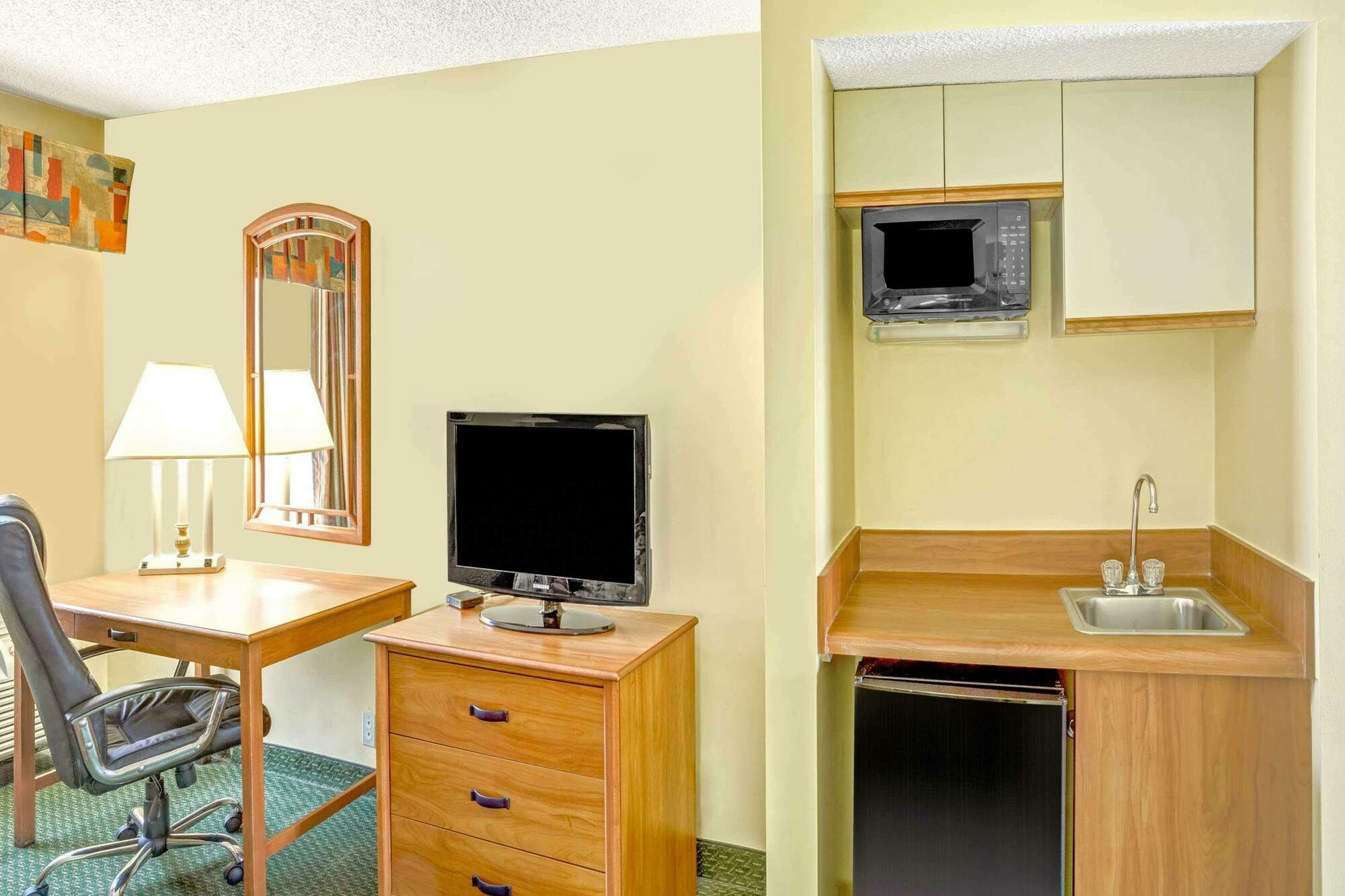 Days Inn By Wyndham Raleigh-Airport-Research Triangle Park Morrisville Exterior foto
